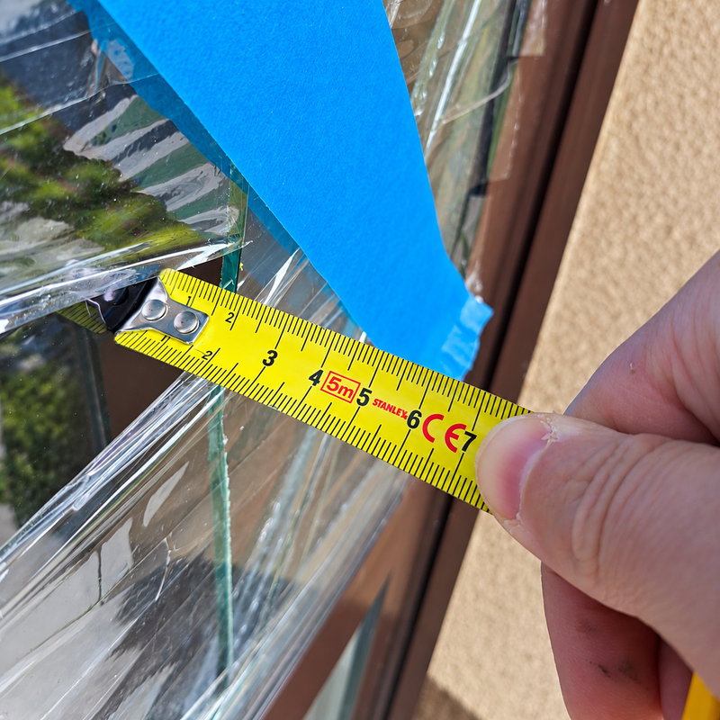 Measuring a damaged glazing unit