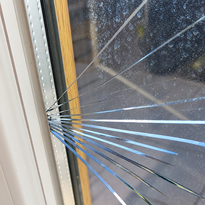 Cracks along the glazing unit edge